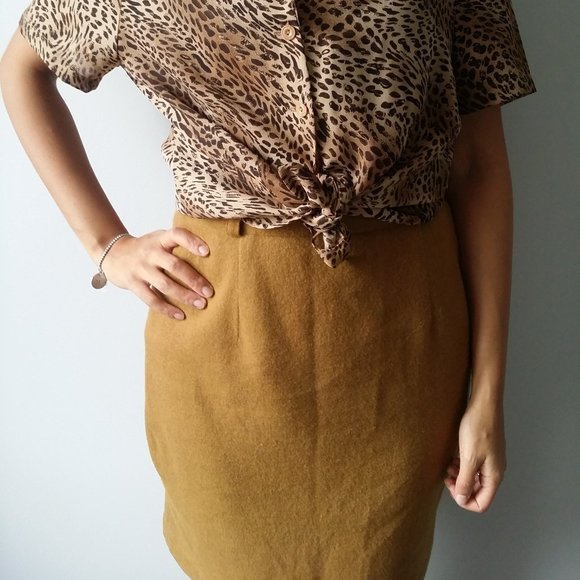 1990's Minimalist Camel Knit Skirt - Picture 5 of 5